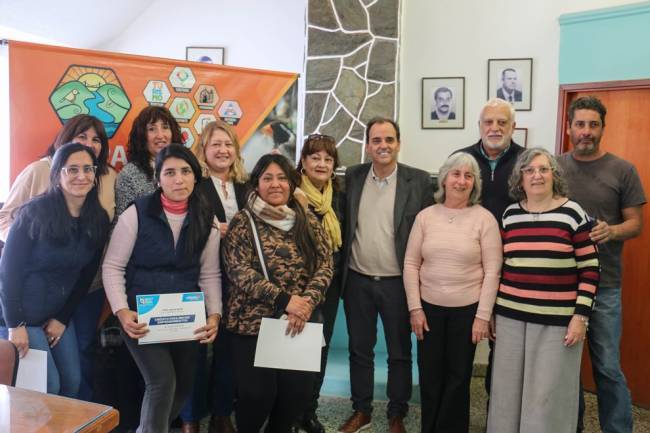 Vecinos de Alpa Corral recibieron beneficios del Banco de la Gente