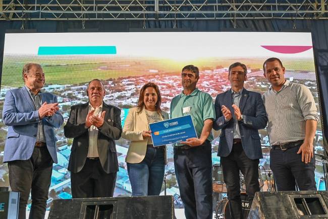 Las Junturas: Prunotto recorrió obras y celebró la 31° Fiesta del Chacinado Casero