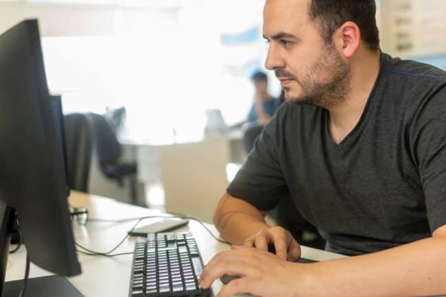 Inclusión digital en marcha: vecinos podrán capacitarse gratis en nuevas habilidades