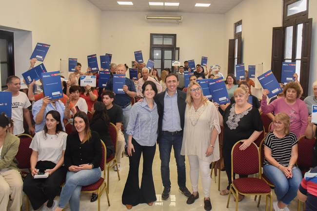 El departamento Roque Sáenz Peña recibe apoyo provincial en empleo, créditos y regularización de vivienda