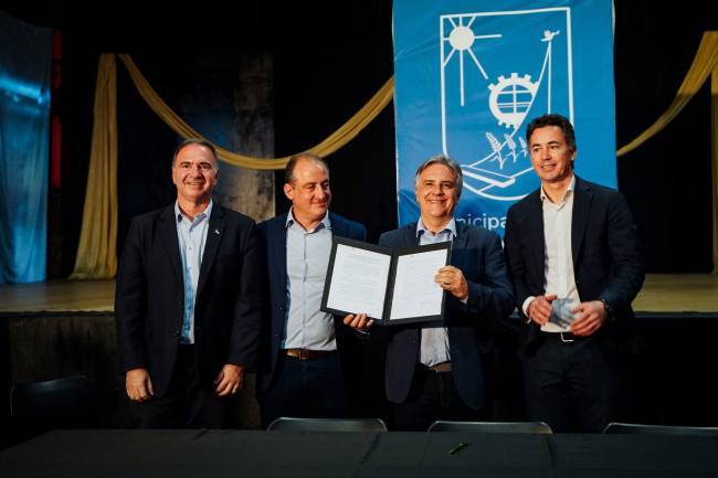 Más infraestructura y apoyo social: Llaryora llevó importantes inversiones a Santiago Templ