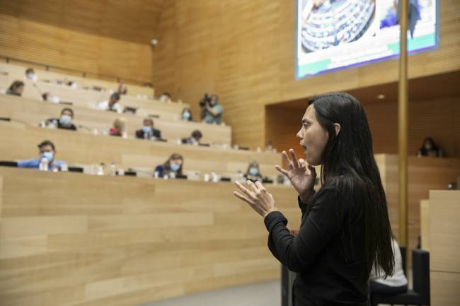 Proponen enseñar el Himno Nacional en Lengua de Señas Argentina en todas las escuelas de la Provincia