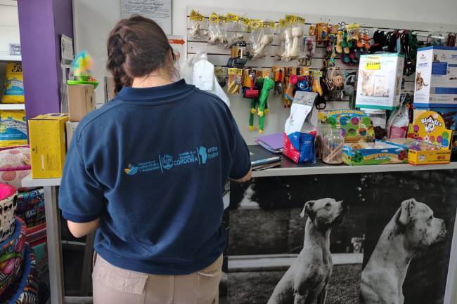 Clausuran tres veterinarias en San Francisco por irregularidades en la venta de zooterápicos