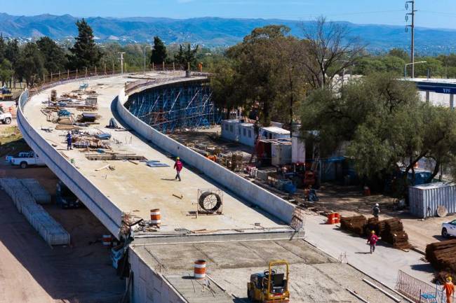 El altonivel de Av. Ejército Argentino y República de China entra en su tramo final
