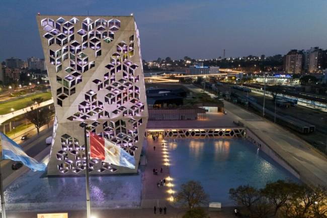 El gobernador Llaryora planea bajar los impuestos en el 2026