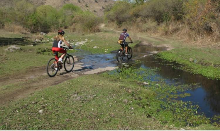 Bicicleteada ante el  cierre del Camino San Fernando - Villa Allende