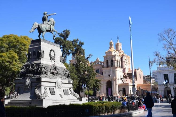 En Córdoba Capital, a partir del martes, el comercio va a poder atender de 11 a 18