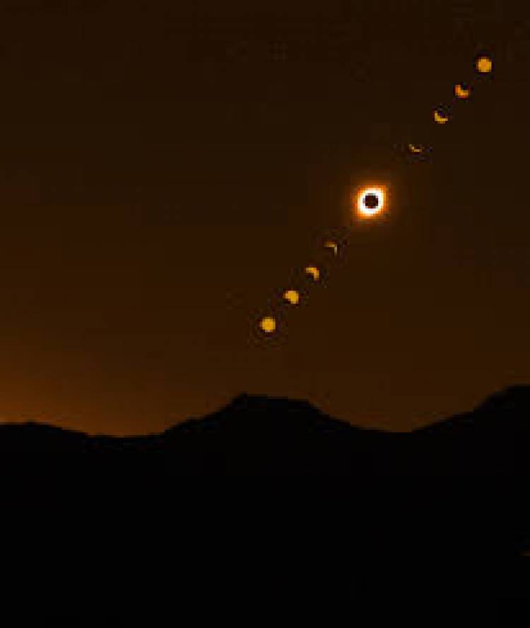 Este 5 de Julio pasará el Eclipse "Luna de Fresa" y si es como sus antecesores, nada bueno ocurrirá 
