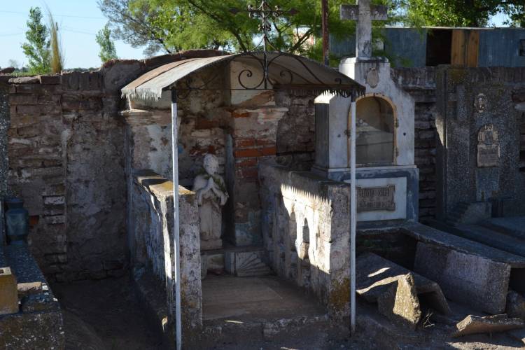 La tumba de la niña que visitan los vecinos de General Cabrera