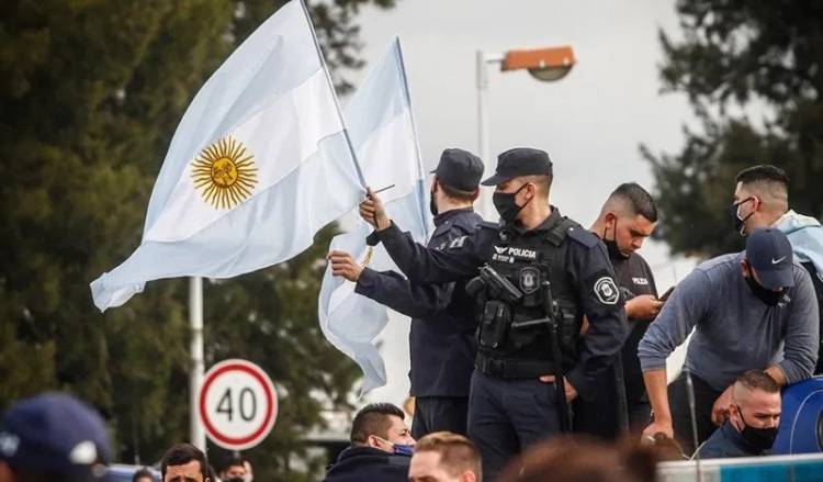 La Sindicalización Policial : ¿Debate Mitológico Jurídico o de Juridicidad Política?