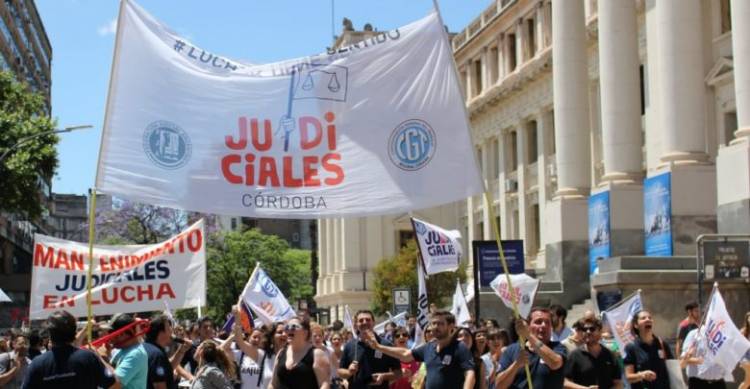 Trabajadores judiciales de Córdoba realizan paro en reclamo de aumento salarial