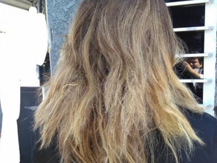 Por quemarle el pelo a una clienta, peluquero fue condenado