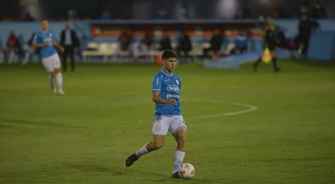 Belgrano empató 2-2 en el gigante de Alberdi y se aleja de la punta