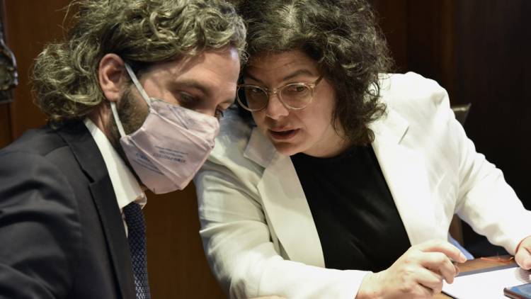 Ante el avance de la vacunación, el gobierno se reúne otra vez con científicos