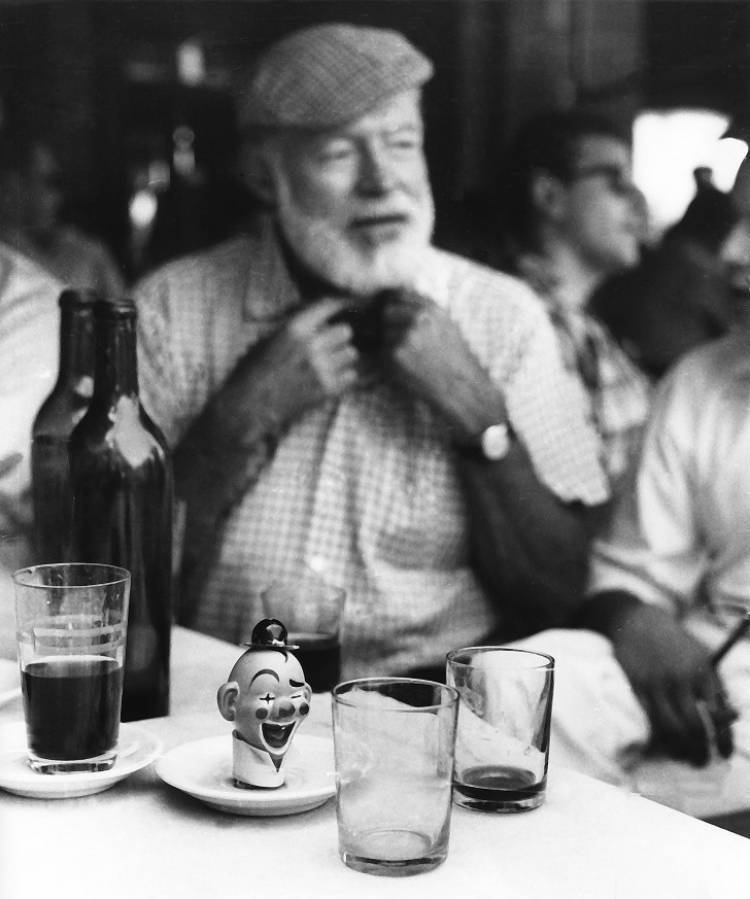 Ernest Hemingway, premiado en el mundo literario y un aventurero