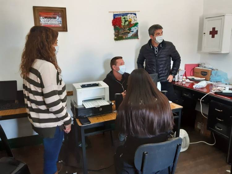 Huerta Grande: Exitoso operativo para inscribir vecinos que quieran vacunarse