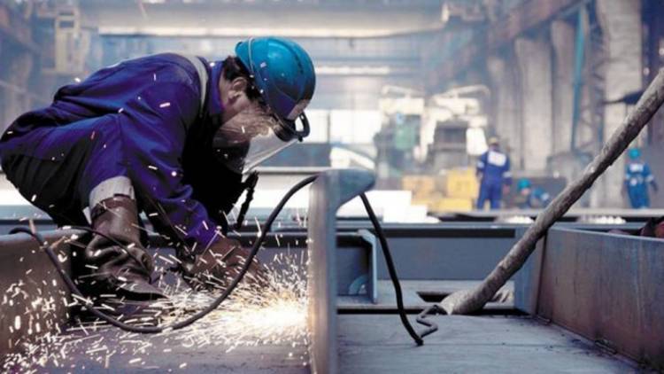 Adelantarán un aumento en el salario mínimo, vital y móvil