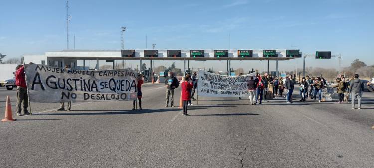 Volanteada y corte de ruta contra el desalojo de Agustina Tolosa