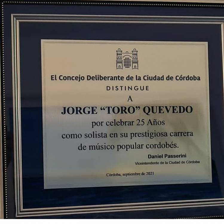 "El Toro" Quevedo festejó sus 25 años como solista