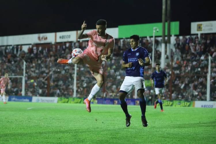 Instituto ganó en el reencuentro con su gente