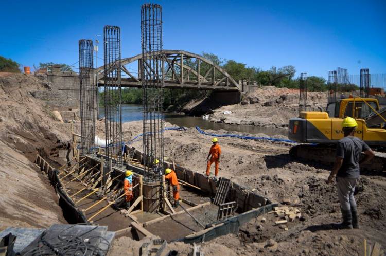 Reemplazan el puente conocido como La Argentina