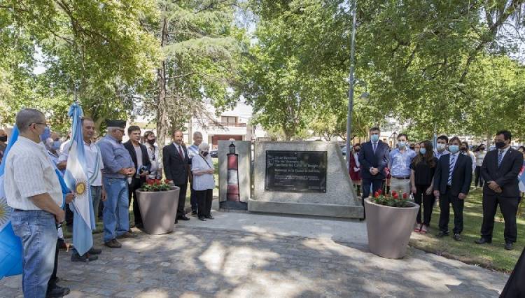 Inauguraron el único monumento en el país a los Veteranos del Canal de Beagle