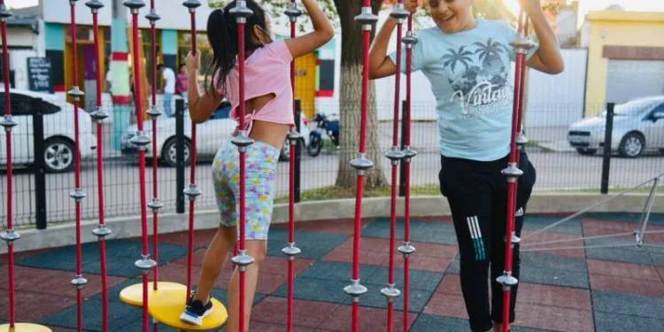 Transformaron una plaza abandonada y un campito en pulmones verdes para el disfrute de las familias