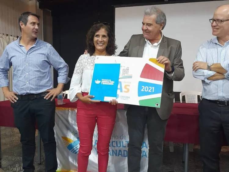 Productores de General Cabrera recibieron aportes de la Provincia