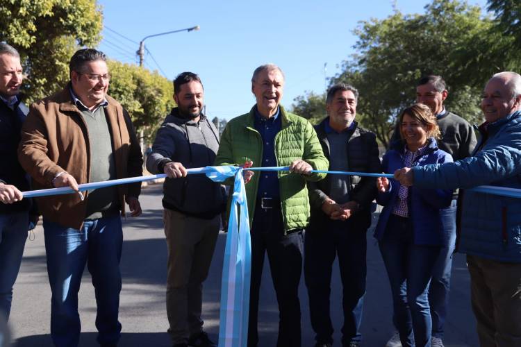 Colonia Caroya: Inauguraron  obra de pavimentación y anunciaron más obras de urbanización