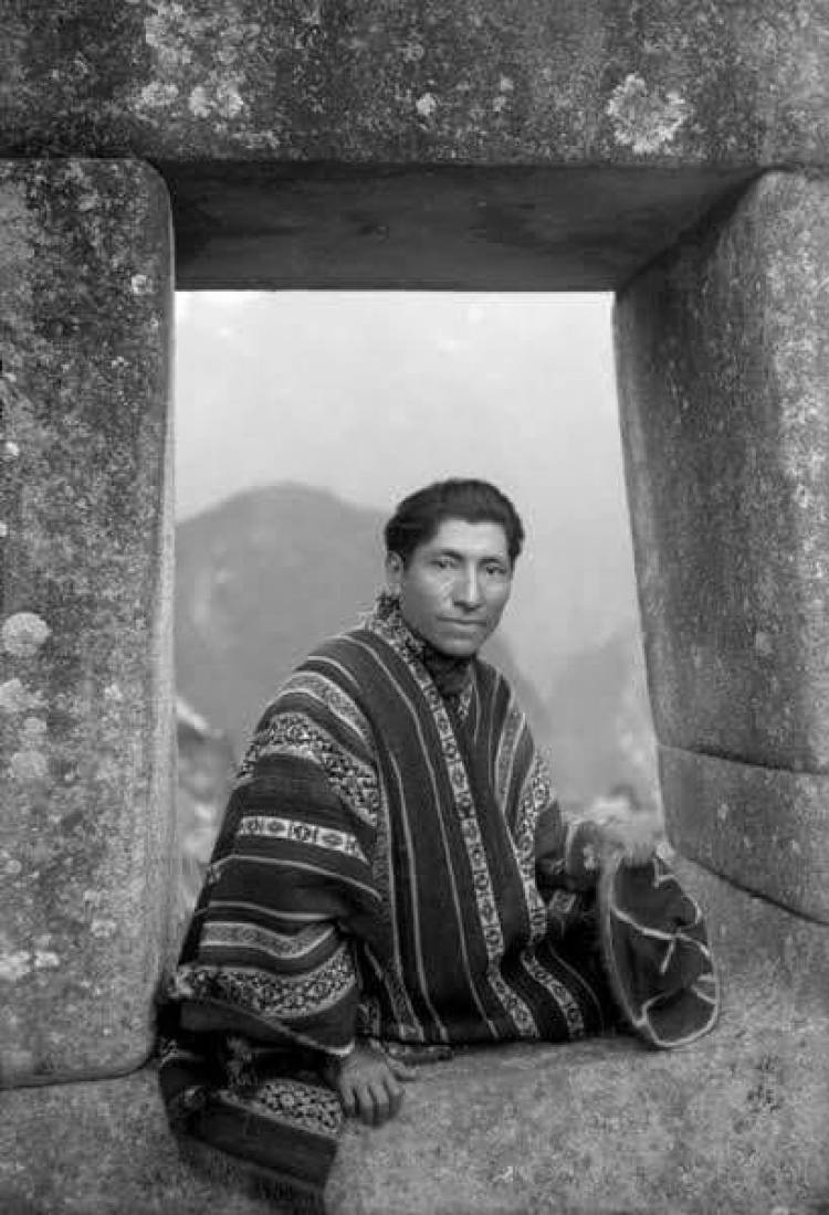 Vida y obra de un fotógrafo peruano indígena, que retrató a su gente