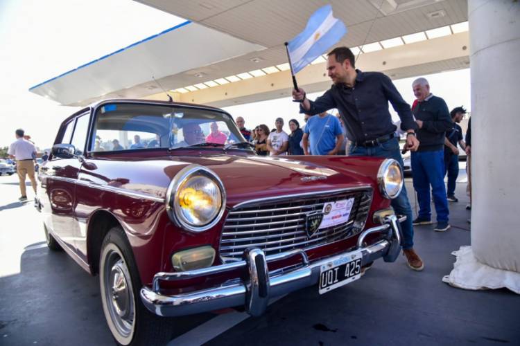 Autos Antiguos y Clásicos realizan su 18º Paseo Cronometrado