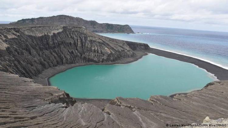 Una isla que apareció y desapareció es investigada por científicos