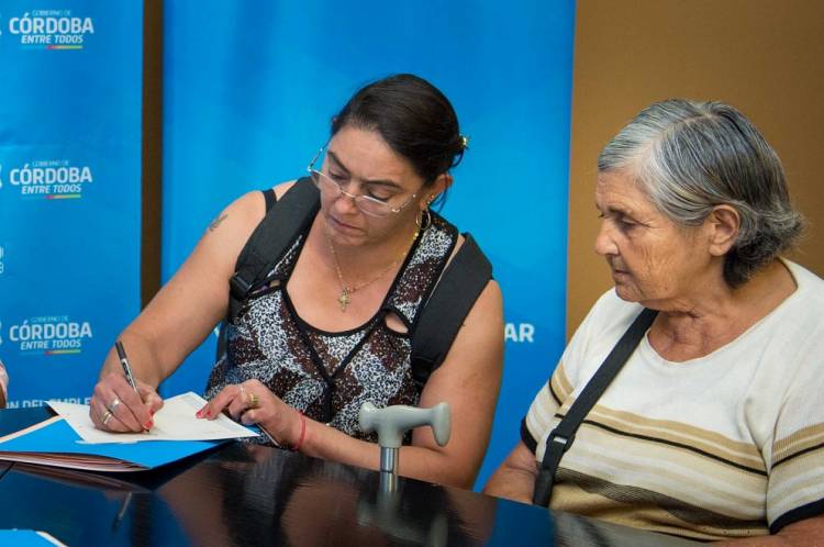 Familias de Cosquín ya poseen los títulos de propiedad de sus viviendas