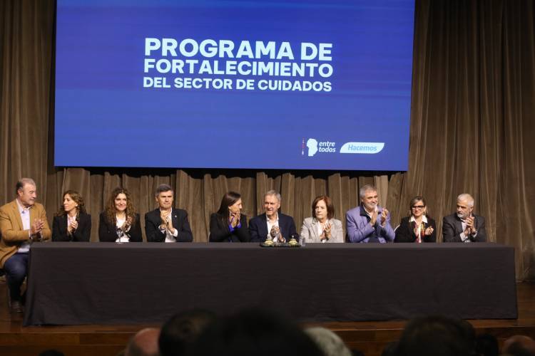 Personas que se dedican a tareas de cuidado recibirán formación profesional