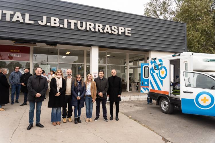 La ministra de salud entregó una nueva ambulancia al Hospital Iturraspe