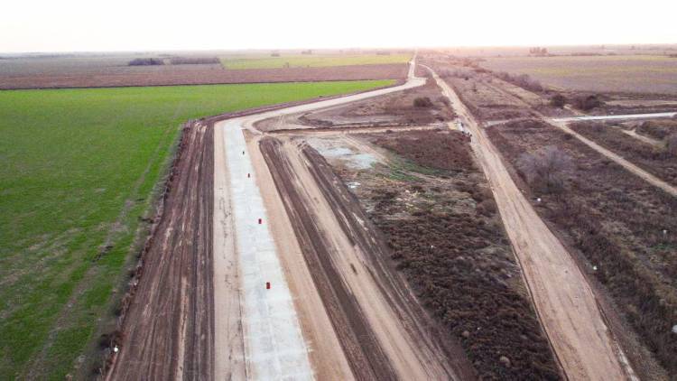 En Alejandro Roca, progresa la obra de desvío de tránsito pesado