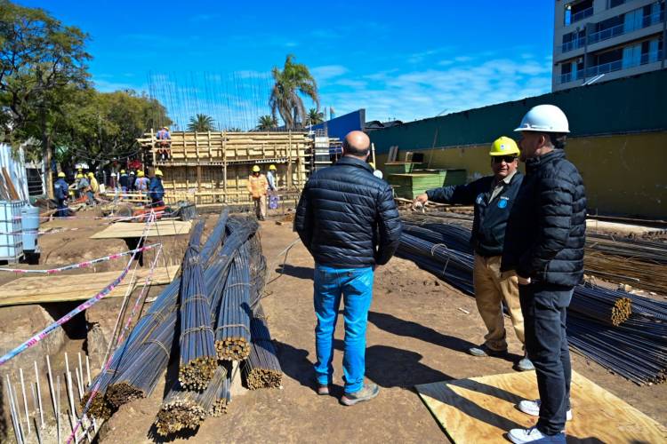 Martín Gill supervisó el avance del edificio Procrear