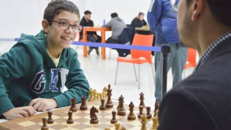 Ajedrez: un pequeño genio argentino de 9 años