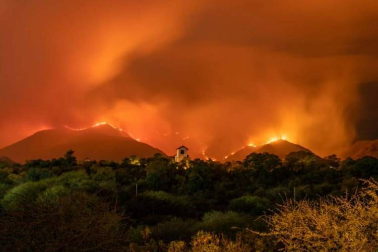 Las penas que pudiera tener quien inició el incendio en Punilla