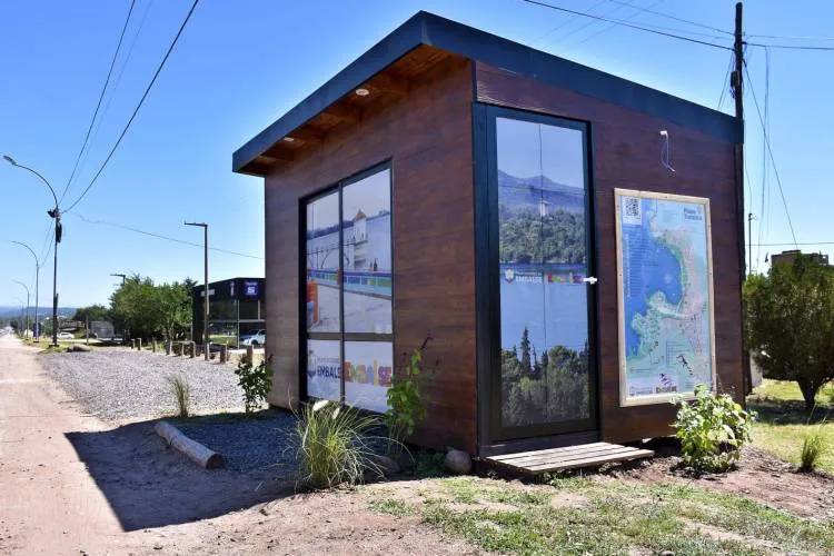 En el ingreso a Embalse inauguraron una nueva  oficina de información turística