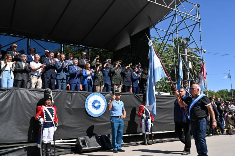 En un emotivo acto, el Gobierno Provincial homenajeó a los veteranos y caídos en Malvinas