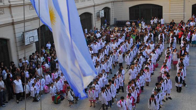 El Gobierno Nacional penará "el adoctrinamiento en las escuelas"