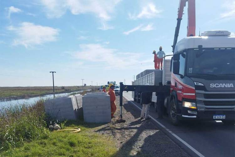 Realizan tareas de reparación de la ruta provincial 3, entre Canals y Aldea Santa María