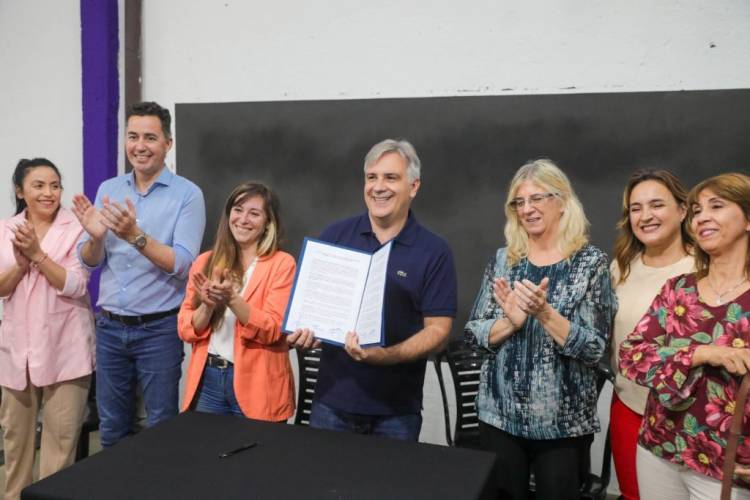 Llaryora anunció una escuela primaria para Cerro Azul