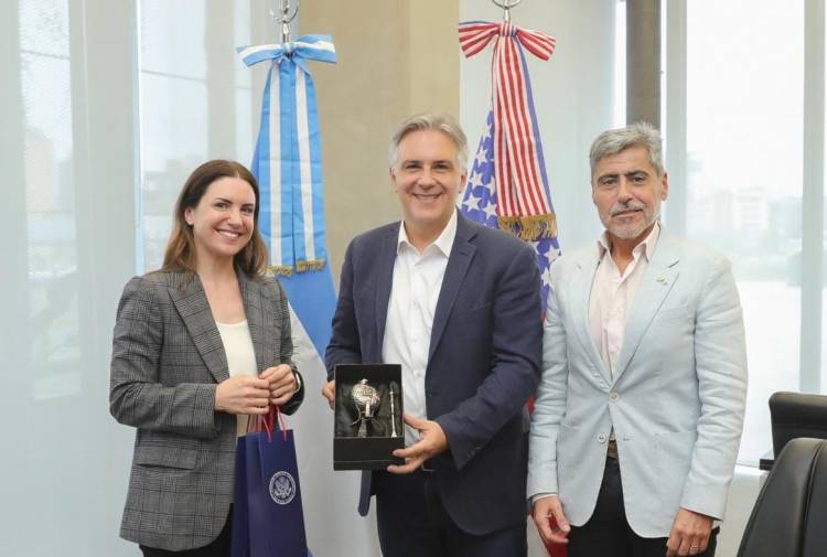  Llaryora recibió a funcionaria de la Embajada de Estados Unidos en Argentina