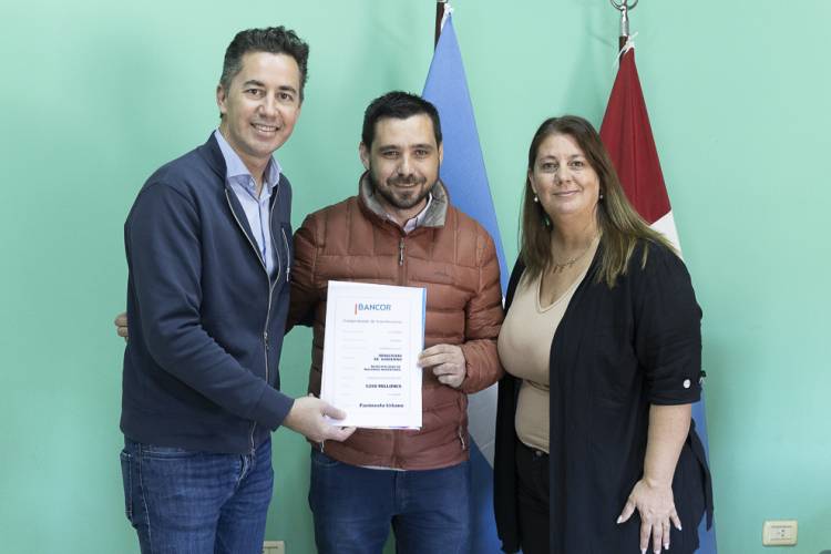 Calvo entregó fondos para obras viales a la localidad de Malvinas Argentinas