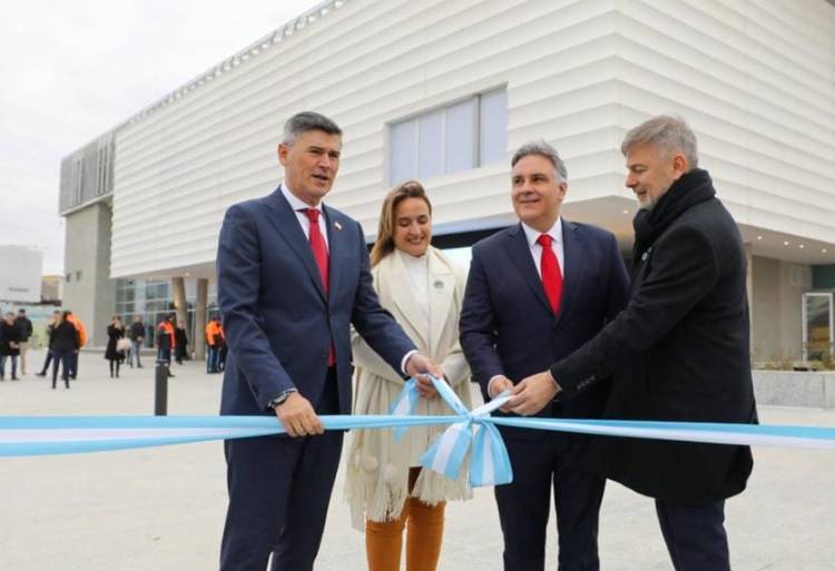 En el aniversario de la ciudad, Passerini y Llaryora inauguraron la nueva sede del Concejo Deliberante