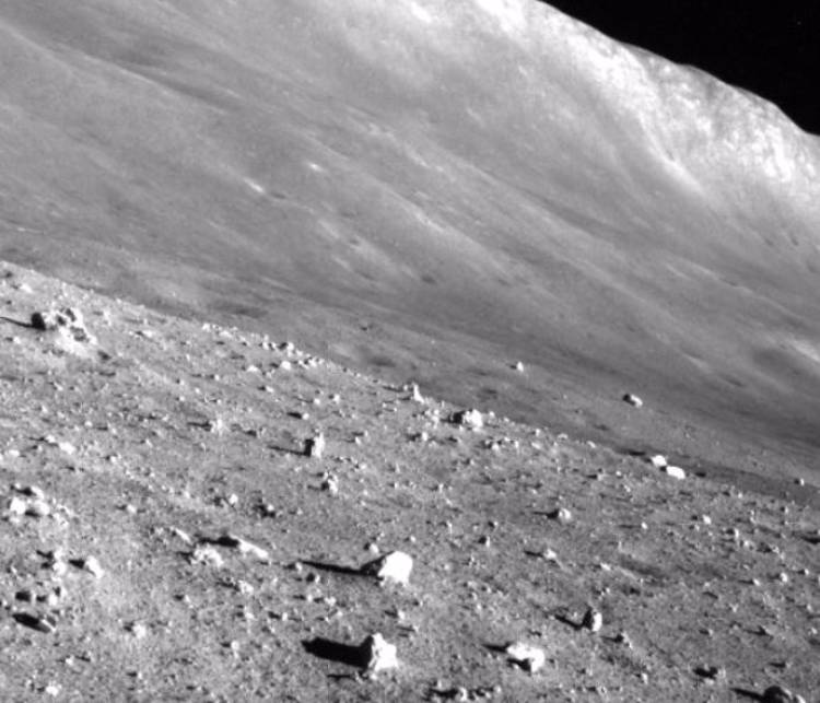 Científicos revelan la existencia de una cueva de lava lunar