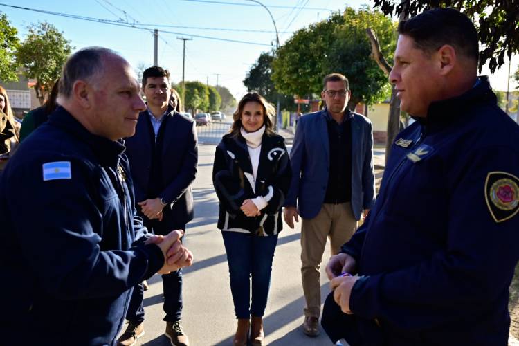 La vicegobernadora Prunotto encabezó la entrega de móviles policiales en Alta Gracia y Malagueño