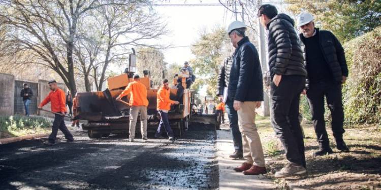 Pavimentan más de 200 cuadras de uno de los barrios más grandes de la ciudad de Córdoba